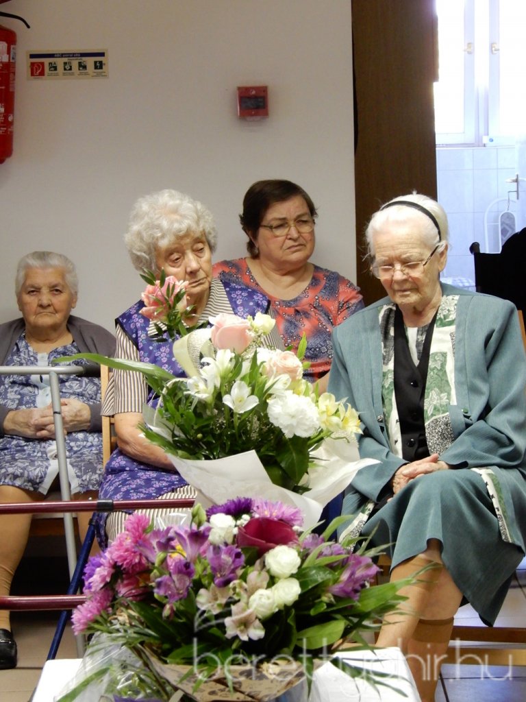 Marika néni 90 éves 35